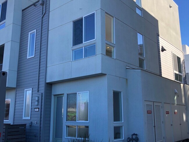 Building Photo - 2 Bedroom Condo in Richmond's Recreational...