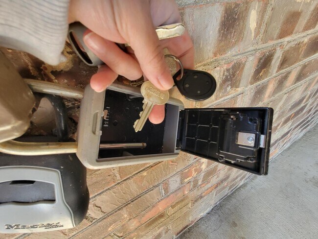 Building Photo - 420 Walnut Creek Rd