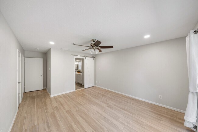 Building Photo - 1912 Foxtail Pl