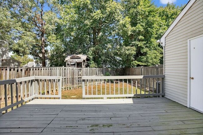 Building Photo - New Interior Upgrades 3 Bedroom Duplex wit...