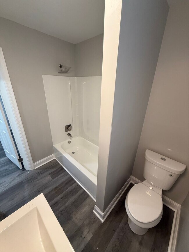 Building Photo - 28 N 50th St