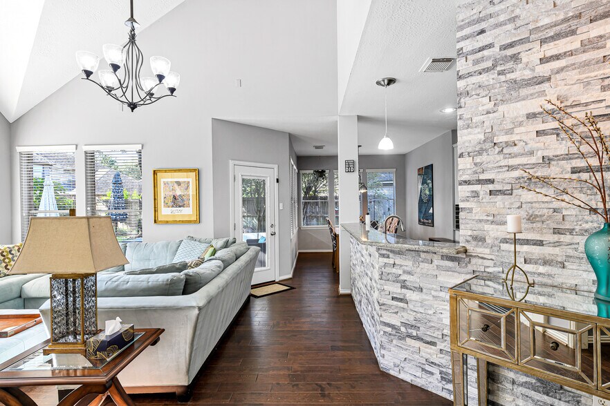 Building Photo - 3719 Kingsburg Ct