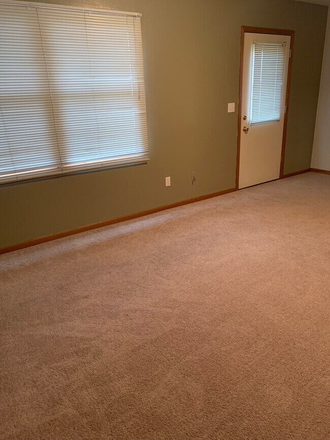 basement bedroom - 2520 Walden Rd