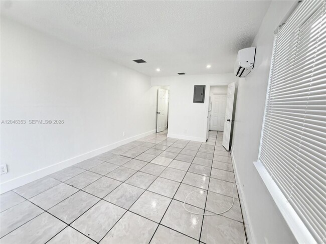 Building Photo - 2780 NW 14th Ct