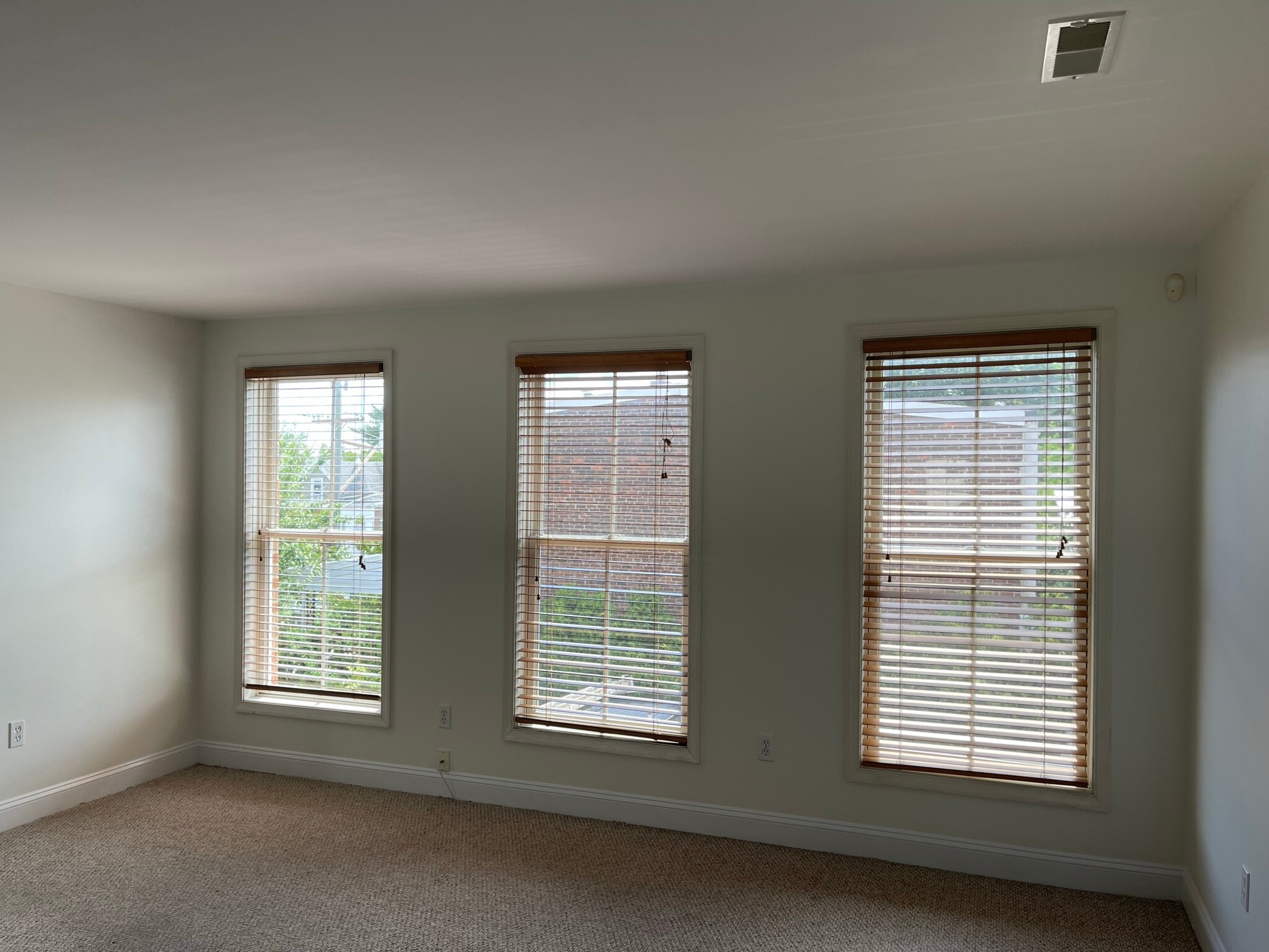 Building Photo - 406 Leverington Ave