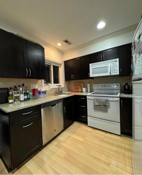 Building Photo - 22 Dr Martin Luther King Jr Dr