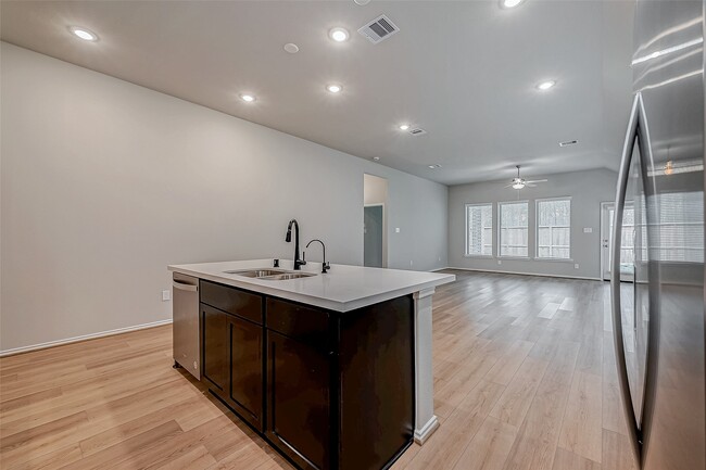 Building Photo - 8539 Int'l Fls Dr