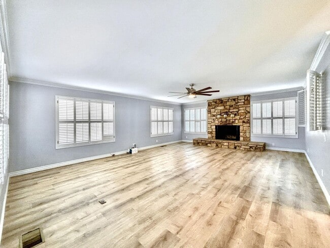 Building Photo - 3 Bed & 2.5 Bath House in Fallbrook, CA / ...
