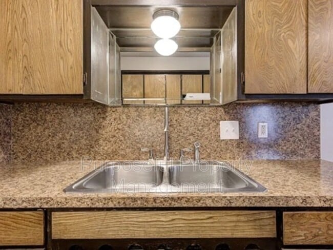 Building Photo - 516 N Ponca Ave