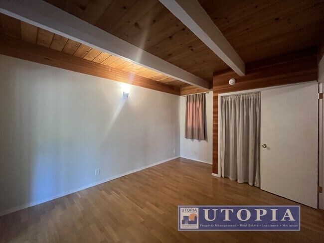 Building Photo - 10585 Redwood Dr