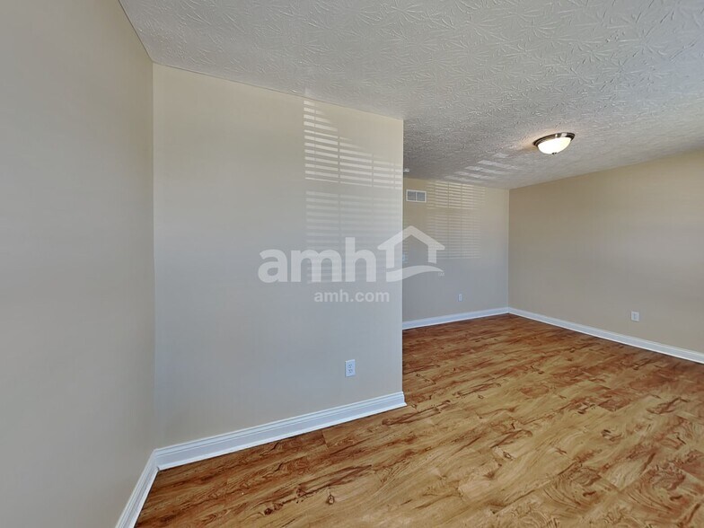 Building Photo - 10408 Lynchburg Dr