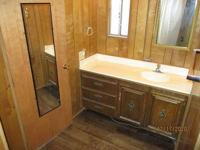 Building Photo - 80-5