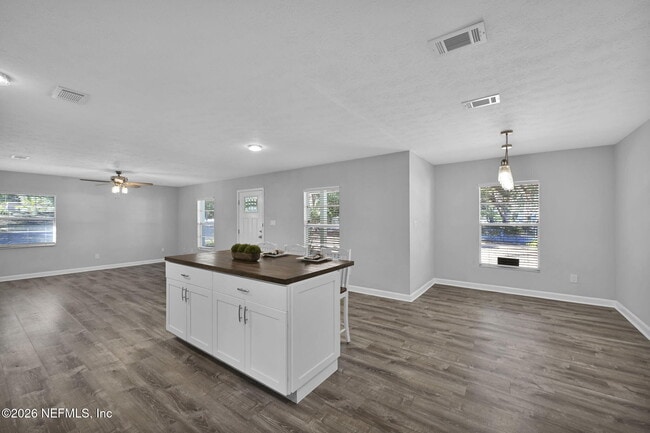 Building Photo - 133 Cll Menendez