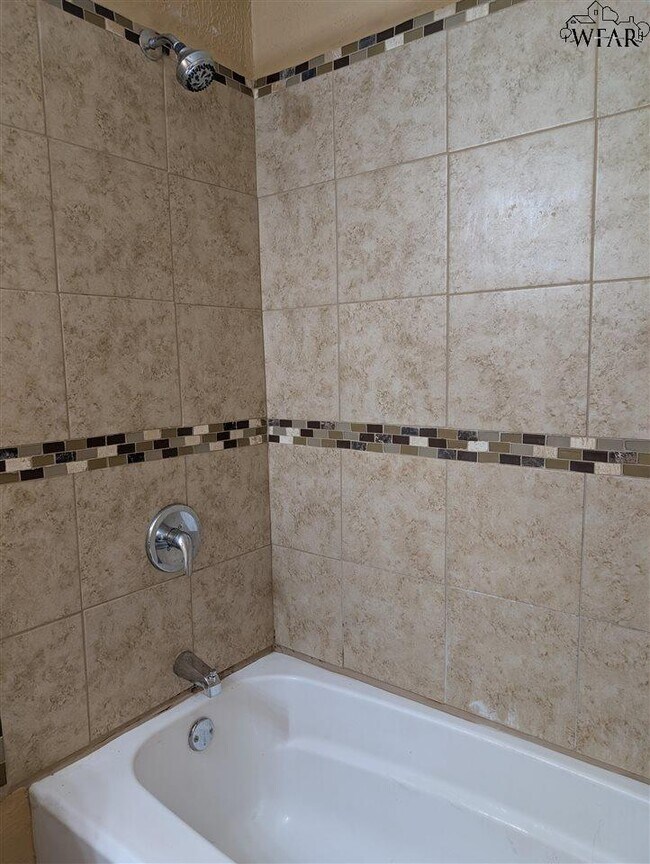 Building Photo - 2805 S Bandera Dr