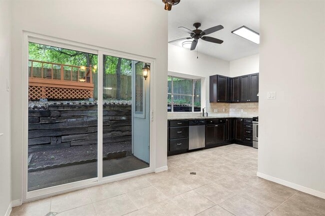 Building Photo - 1709 Whitney Way