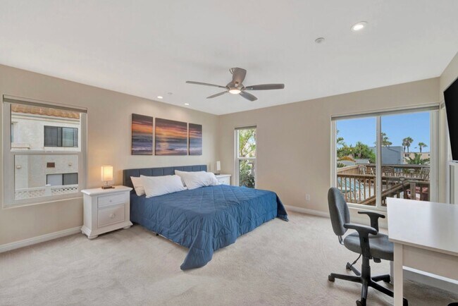 Building Photo - Furnished Stunning 3bd/ 3ba Ocean Beach de...