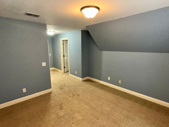 Building Photo - BEAUTIFUL, SPACIOUS 5 BR, 4.5 BATH HOME! G...
