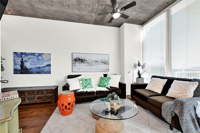 Building Photo - 5925 Almeda Rd