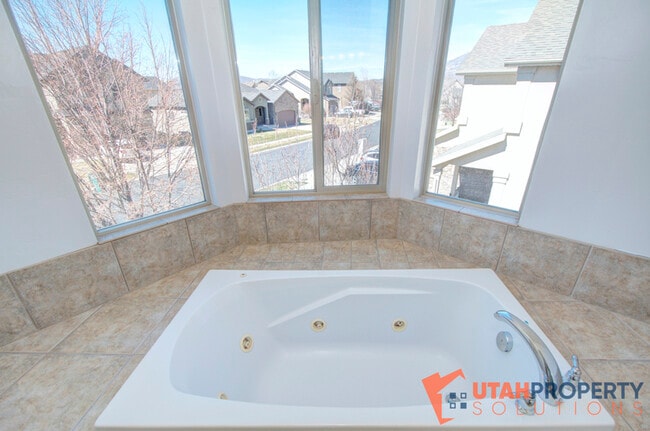 Building Photo - 10724 N Cypress