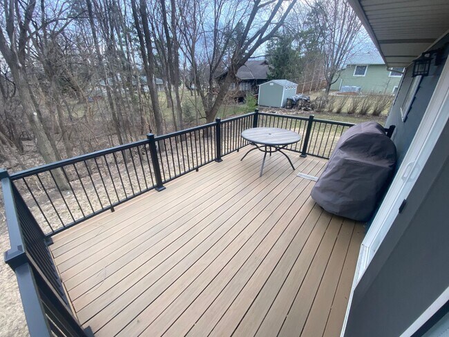 Building Photo - Beautiful Family Home Located in Great Location