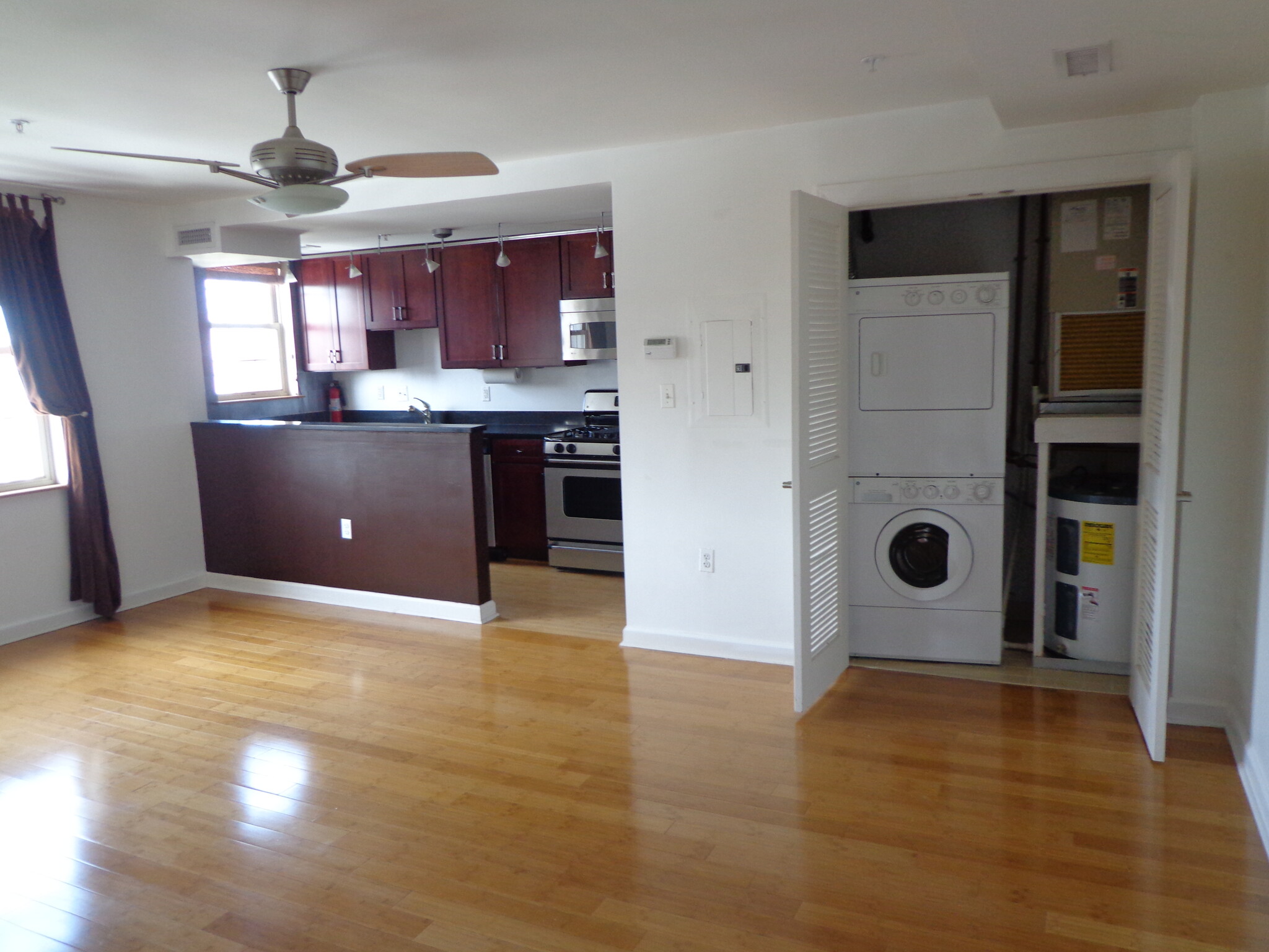 Kitchen + washer/dryer - 1417 Newton St NW