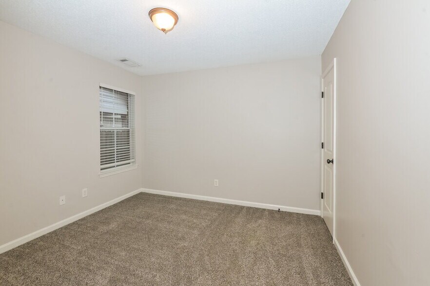 Building Photo - 10253 Evening Hill Dr