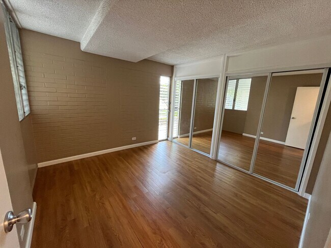 Building Photo - Punahou Wilder (Manoa/Makiki) - 2 bedrooms...