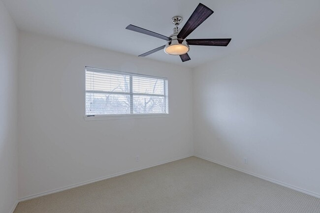 Building Photo - 3310 Tanglewood Ln