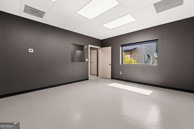 Building Photo - 221 Columbus Dr