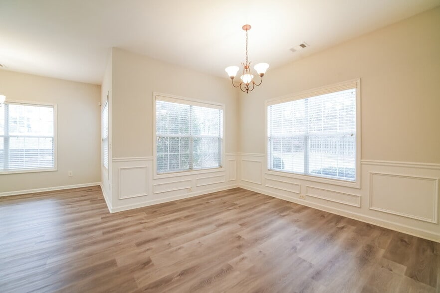 Building Photo - 2650 Neighborhood Walk