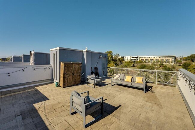 Building Photo - 4801 S Congress Ave