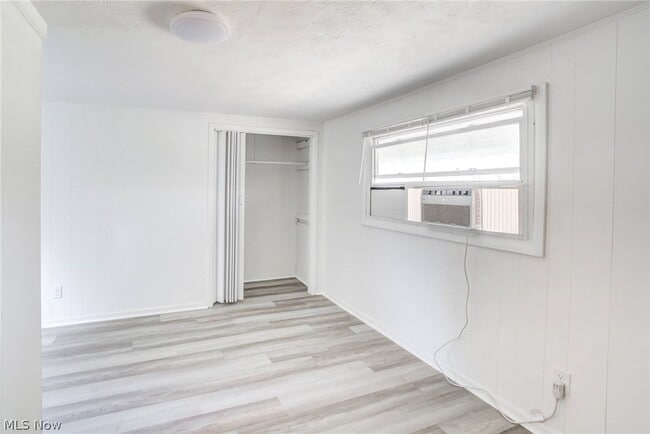 Building Photo - 13117 Wilton Ave