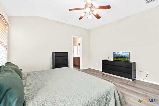 Building Photo - 6711 Bayberry Dr