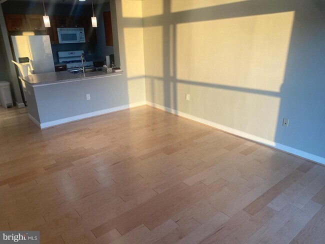 Building Photo - 5750 Bou Ave