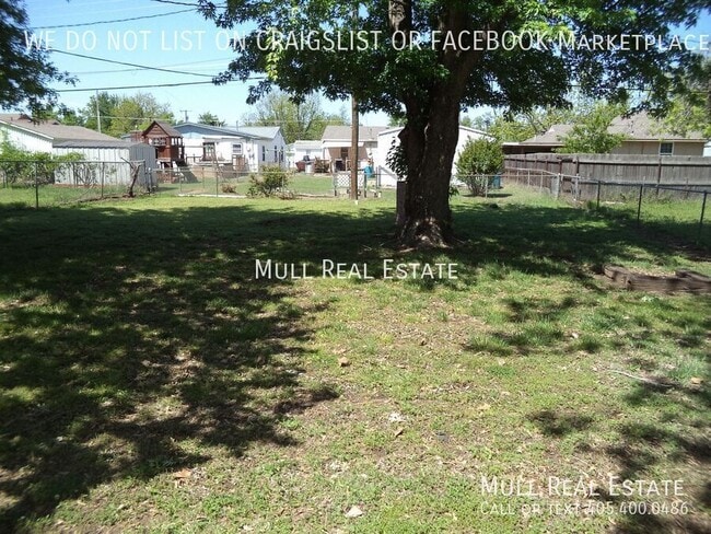 Building Photo - 4801 N Willow Ave