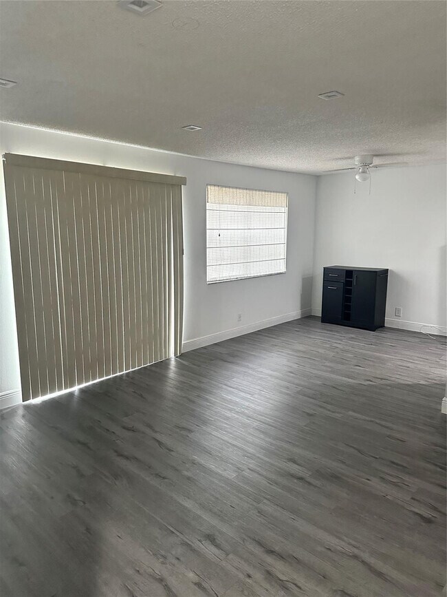 Building Photo - 401 SW 86th Ave