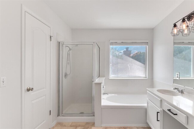 Building Photo - 16816 Dorman Dr