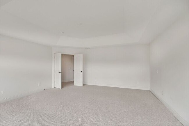 Building Photo - Modern Luxury with Waterfront Views in West Carmel