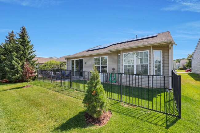 Building Photo - 11895 Bloomfield Dr
