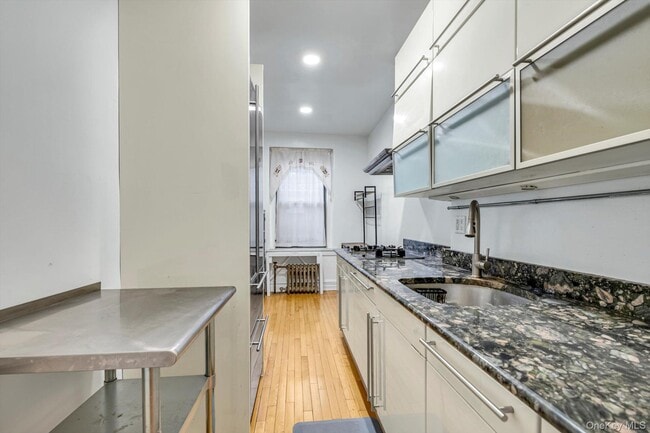 Building Photo - 72-34 Austin St