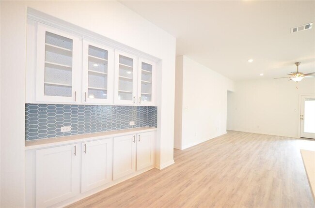 Primary Photo - 1516 Sibley Wy