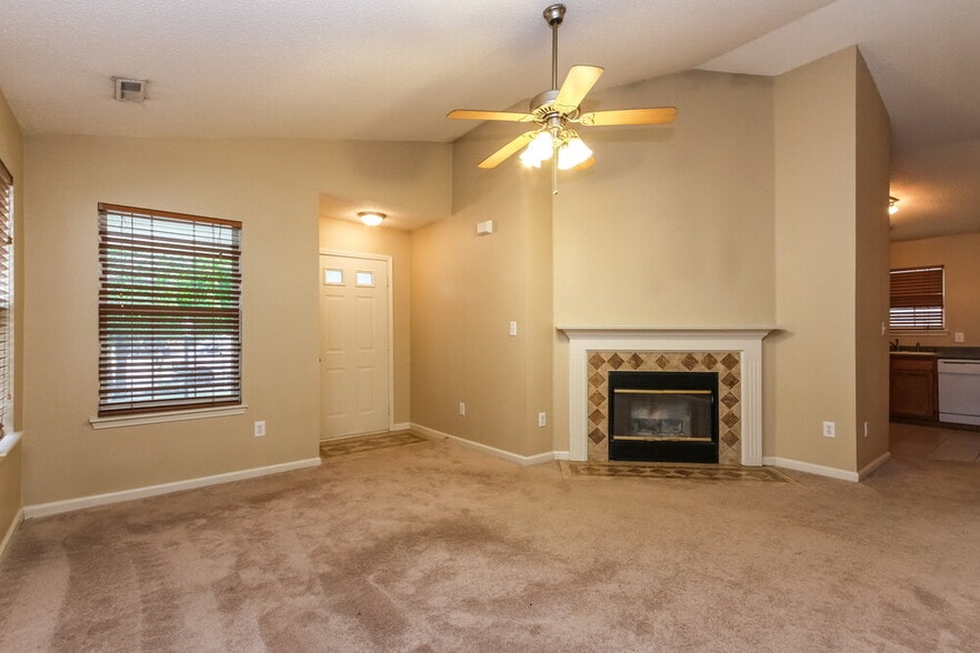 Building Photo - 15281 Ten Point Dr
