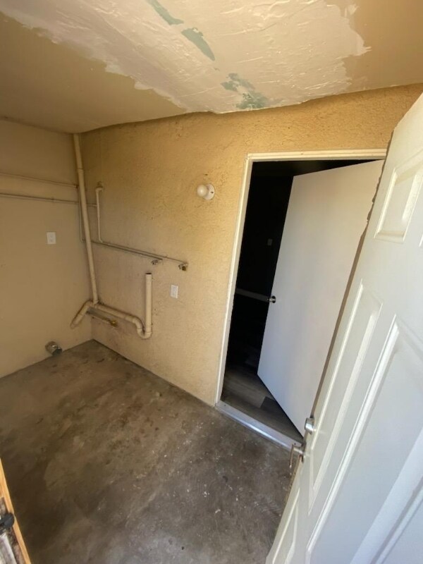 Building Photo - 16526 Chestnut St