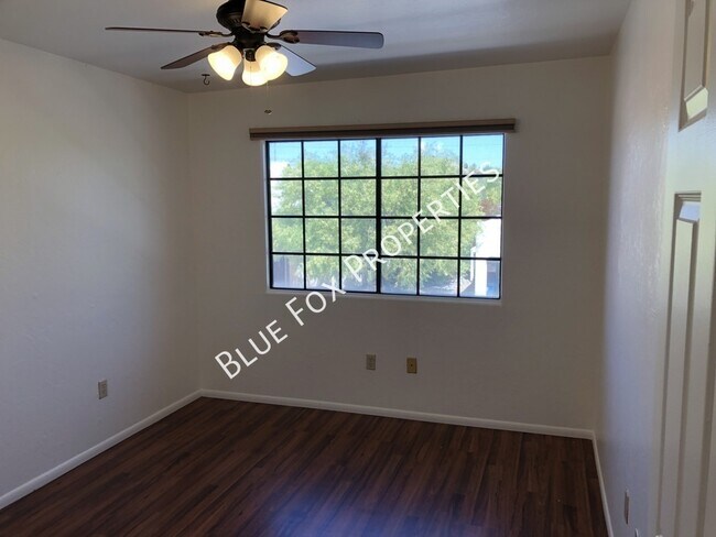 Building Photo - 759 W Clear Creek Way