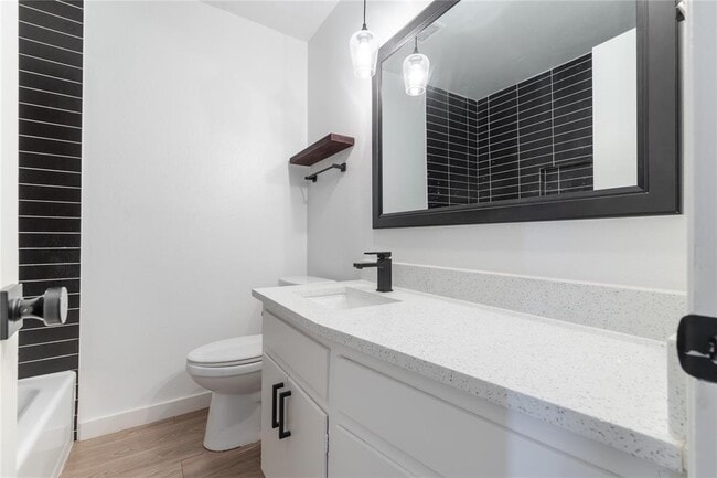 Building Photo - 2207 Southern Oaks Dr