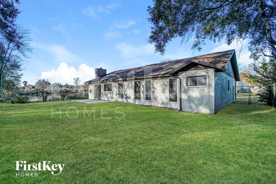 Building Photo - 9586 Villiers Dr S