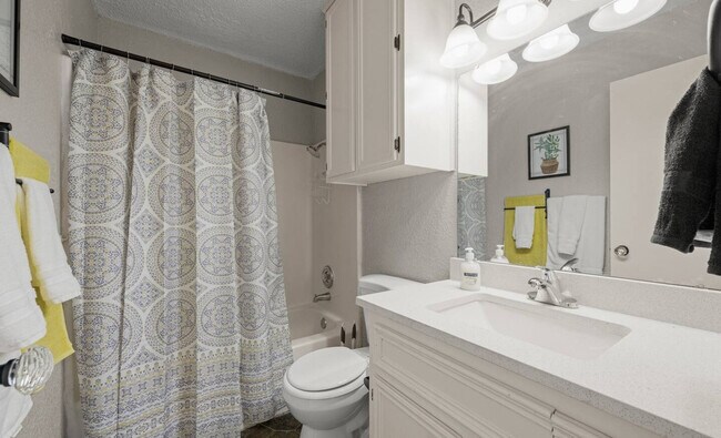 Building Photo - 11934 Hearn Rd