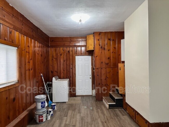 Building Photo - 3200 Lark St