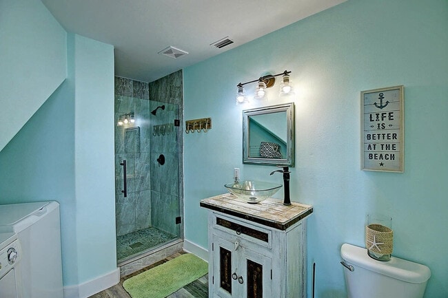 Building Photo - 9 La Playa