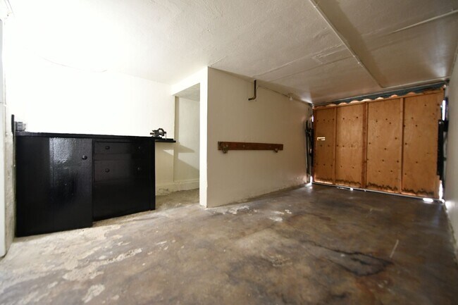 Building Photo - 324 49th St
